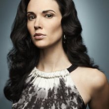 Laura Mennell in una foto promozionale per la serie Alphas