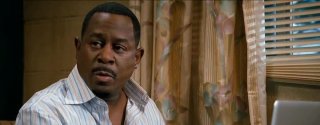 Martin Lawrence acqua e sapone in una scena del film Big Mommas: Like Father, Like Son