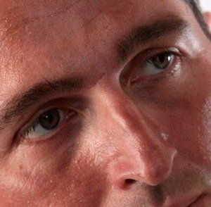Primissimo piano di Davide Lorino dal film L'erede