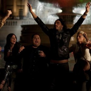 Russell Brand e Jonah Hill nel film Get Him to the Greek