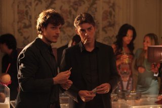 Michele Riondino e Andrea Bosca in una scena del film Gli sfiorati