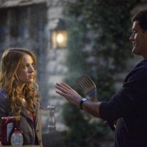 D.W. Moffett e Katie Leclerc nell'episodio 'American Gothic' di Switched at Birth
