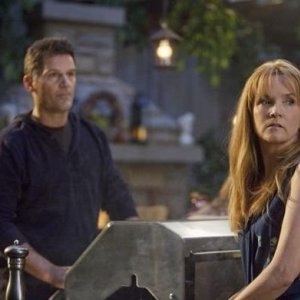 D.W. Moffett e Lea Thompson nell'episodio 'American Gothic' di Switched at Birth
