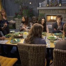 D.W. Moffett, Lea Thompson, Constance Marie, Vanessa Marano e Lucas Grabeel nell'episodio 'American Gothic' di Switched at Birth