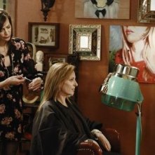 Marlee Matlin e Constance Marie nell'episodio 'Portrait of My Father' di Switched at Birth