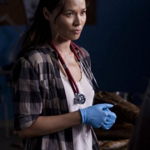 Moon Bloodgood in un'immagine dall'episodio Grace della serie Falling Skies