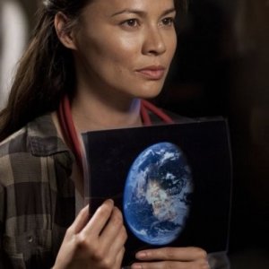 Moon Bloodgood in una immagine dell'episodio Grace della serie Falling Skies