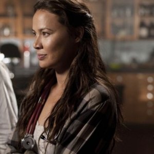 Moon Bloodgood in una scena dell'episodio Grace della serie Falling Skies