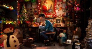 Un'immagine del protagonista di Arthur Christmas nel suo ufficio
