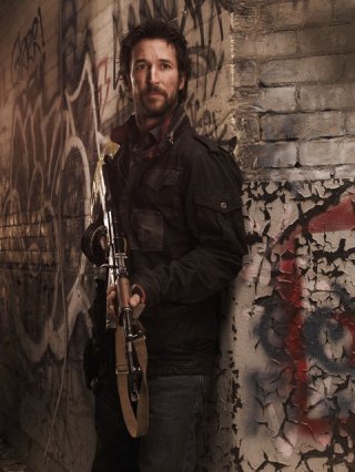 Un'immagine promozionale di Noah Wyle dalla serie Falling Skies