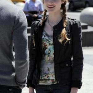 Una foto di Skyler Samuels nell'episodio 'Green Star' di The Nine Lives of Chloe King