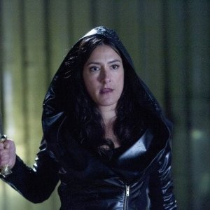 Una scena con Alicia Coppola nell'episodio 'Green Star' di The Nine Lives of Chloe King