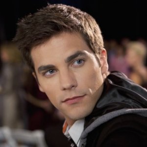 Brant Daugherty nell'episodio 'Never Letting Go' di Pretty Little Liars