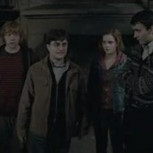 Harry, Hermione e Ron a Hogwarts in Harry Potter e i doni della morte parte 2