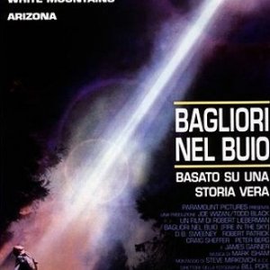 La locandina di Bagliori nel buio