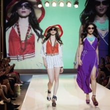 Troian Avery Bellisario e Shay Mitchell nell'episodio 'Never Letting Go' di Pretty Little Liars