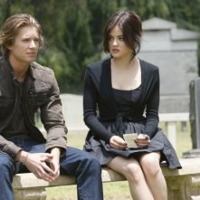 Una Scena Con Drew Van Acker E Lucy Hale Nell Episodio The Devil You Know Di Pretty Little Liars 208426