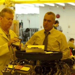 Una scena con Titus Welliver nell'episodio 'Inside Track' di Suits