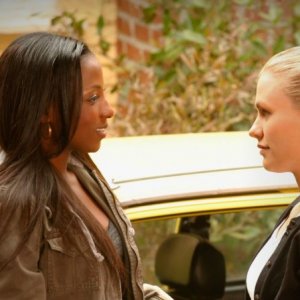 Anna Paquin e Rutina Wesley nell'episodio You Smell Like Dinner di True Blood
