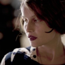 Laetitia Casta nel film Derrière Les Murs