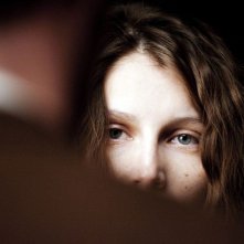 Primissimo piano di Laetitia Casta dal film Derrière Les Murs