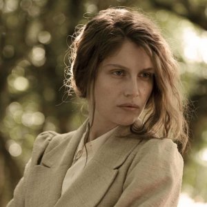 Una provata Laetitia Casta dal film Derrière Les Murs