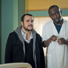 François-Xavier Demaison e Thomas Ngijol in una scena de La chance de ma vie