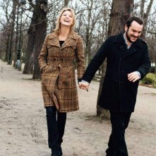 Virginie Efira e François-Xavier Demaison in un momento romantico della commedia La chance de ma vie