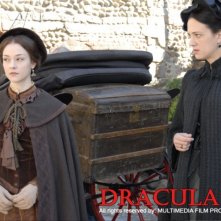 Asia Argento accanto a Marta Gastini in una scena di Dracula 3D