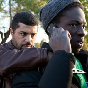 Ralph Amoussou e Momo Debbouze (alle spalle) nel film Les Mythos