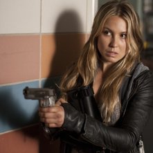 Sarah Carter in una scena dell'episodio Silent Kill della serie Falling Skies
