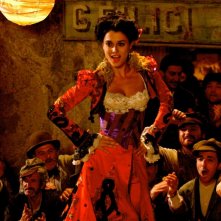 Giuseppe Moscati: Paola Casella in una scena della fiction televisiva nella quale interpreta una soubrette di cafè chantant