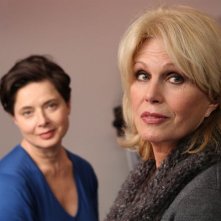 Isabella Rossellini in una sequenza di Late Bloomers con Joanna Lumley