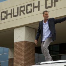 Pierce Brosnan in una scena del film Salvation Boulevard