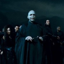 Ralph Fiennes e Helena Bonham Carter in Harry Potter e i doni della morte - parte 2