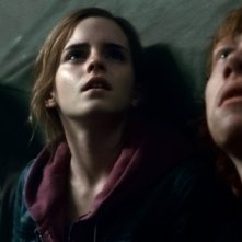 Harry, Hermione e Ron a Hogwarts in una scena di Harry Potter e i doni della morte parte 2