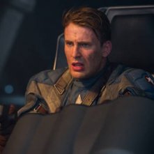 Chris Evans in una scena drammatica di Captain America: il primo vendicatore