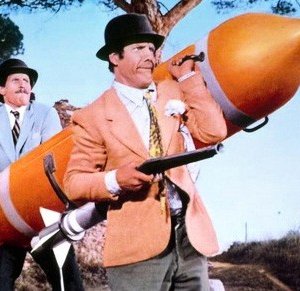 Franco e Ciccio alle prese con un mega-missile in Le spie vengono dal semifreddo