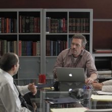 Hugh Laurie in una scena dell'episodio Recession Proof di Dr House