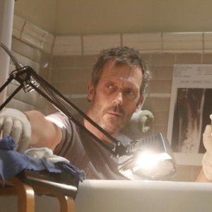 Hugh Laurie nell'episodio After Hours di Dr House