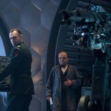 Hugo Weaving e Toby Jones in una scena di Captain America: il primo vendicatore