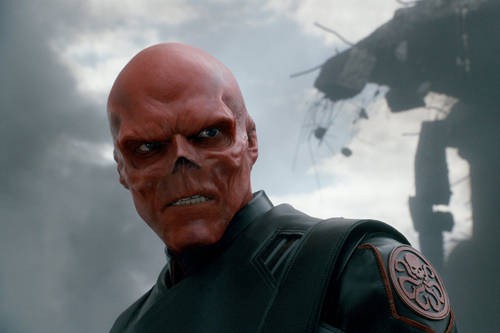 Hugo Weaving nelle mostruose vesti di Red Skull in Captain America