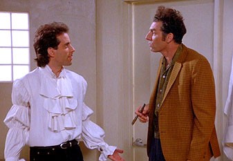 Jerry Seinfeld e Michael Richards in una scena dell'episodio The Puffy Shirt di Seinfeld
