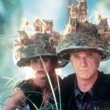 Leslie Nielsen e Nicollette Sheridan in tenuta 'mimetica' in Spia e lascia spiare