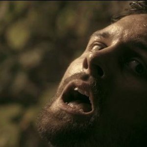 Neil Linpow nel film At the End of the Day - Un giorno senza fine