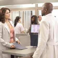Omar Epps e Lisa Edelstein nell'episodio The Fix di Dr House