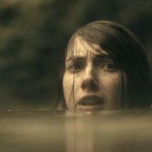 Stephanie Baker nel film At the End of the Day - Un giorno senza fine