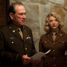 Tommy Lee Jones e Natalie Dormer in Captain America: il primo vendicatore