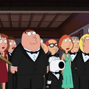 Il cast della serie-tv I Griffin in una scena dell'episodio And Then There Were Fewer