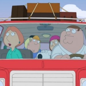 La famiglia al completo in una scena dell'episodio And Then There Were Fewer della serie I Griffin